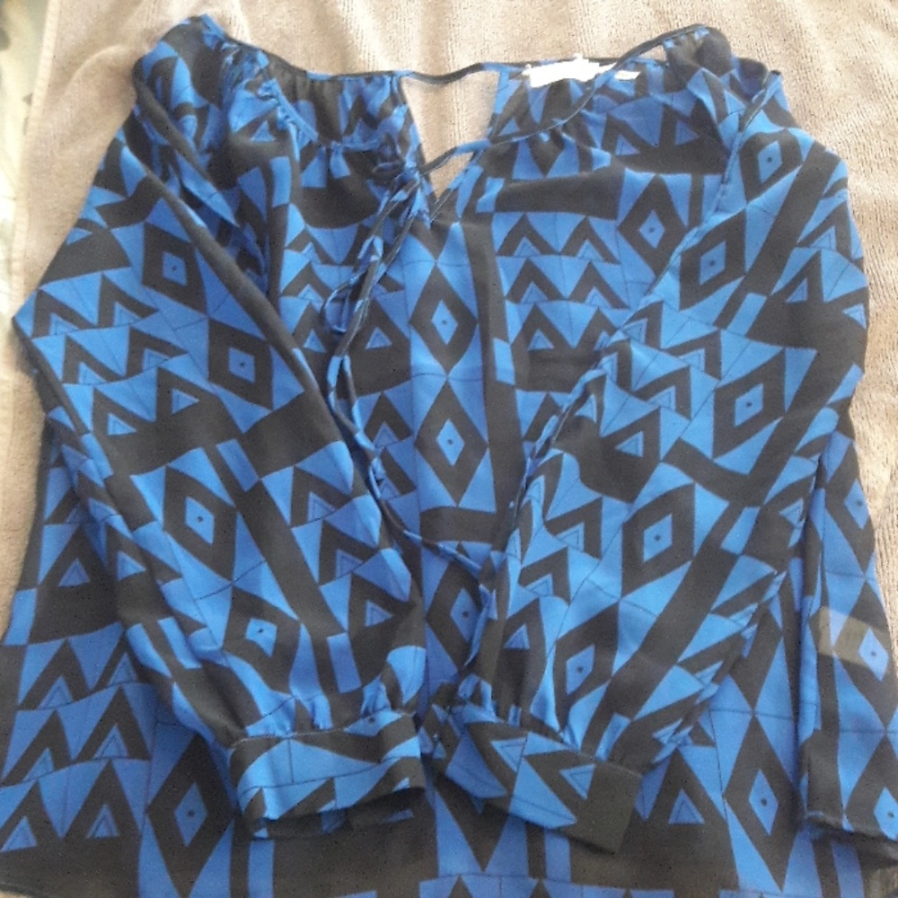 Blu Pepper large open mid arm blouse